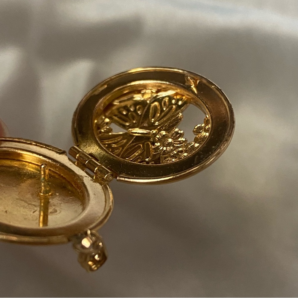 Butterfly Locket - Picture 9 of 9
